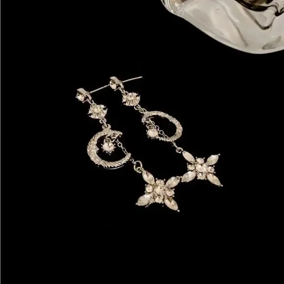 🌈 NEW stunning silver crystal dangle celestial dangle earrings 🌈 - Picture 3 of 7
